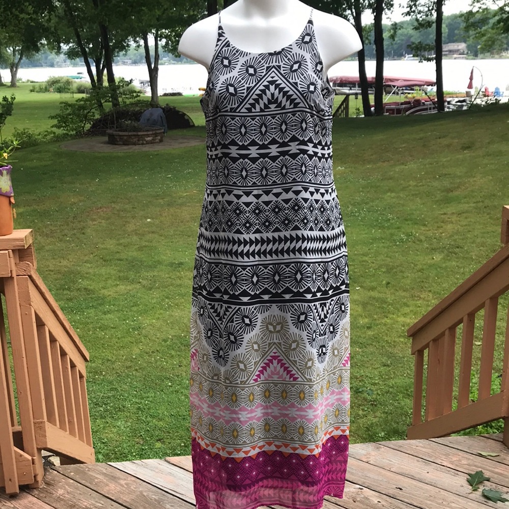 Retro-looking Old Navy maxi M